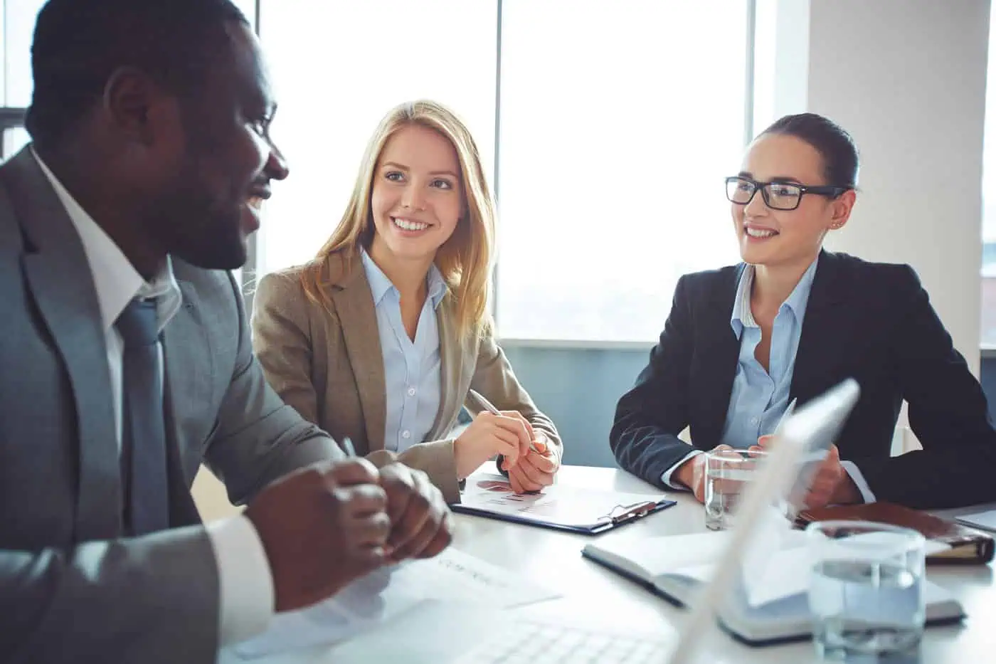 Full-Desk Recruiting: Definition and Top Companies
