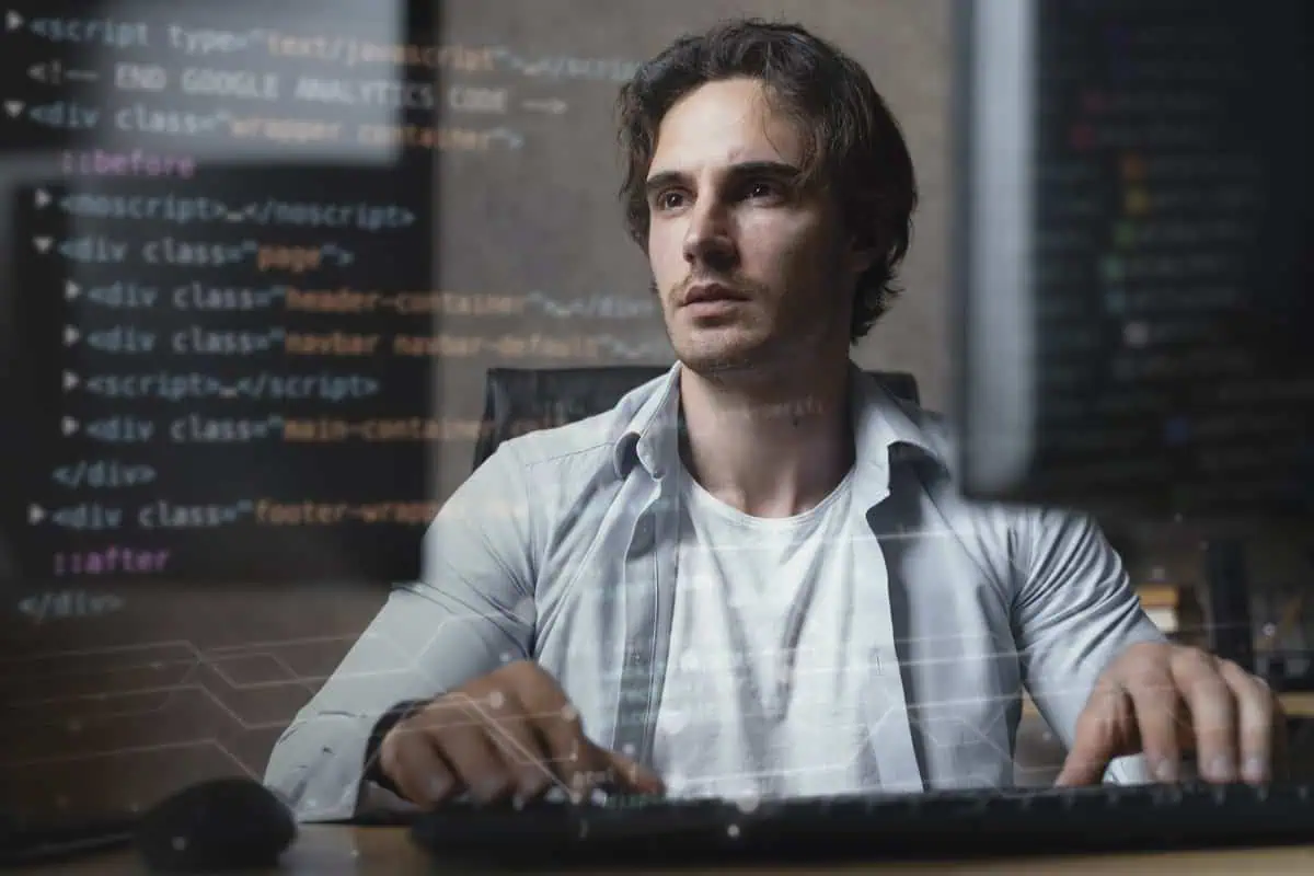 QA Engineer przy pracy – testowanie oprogramowania i analiza kodu.