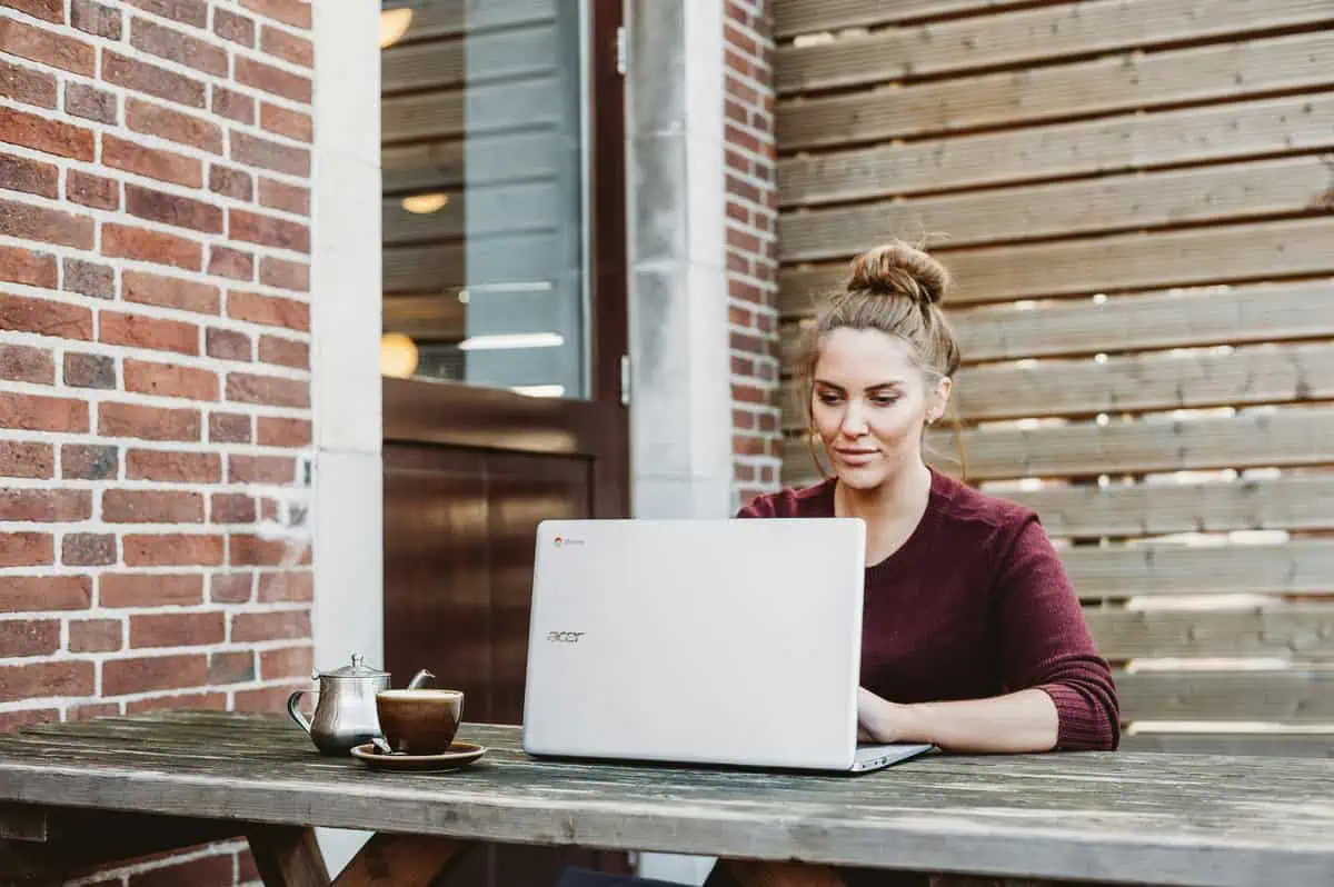 Freelance Recruiter working on computer