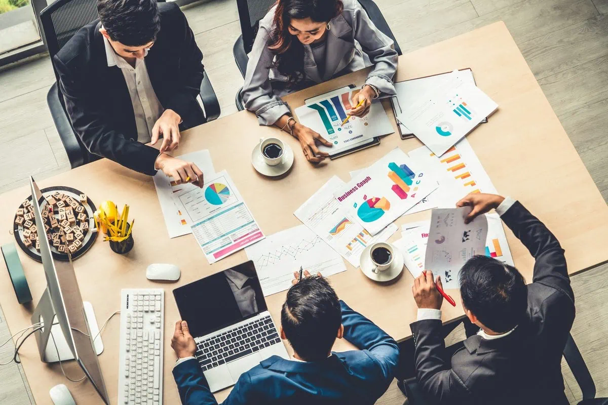 Bootstrapped Saas: Strategy to Start & Scale